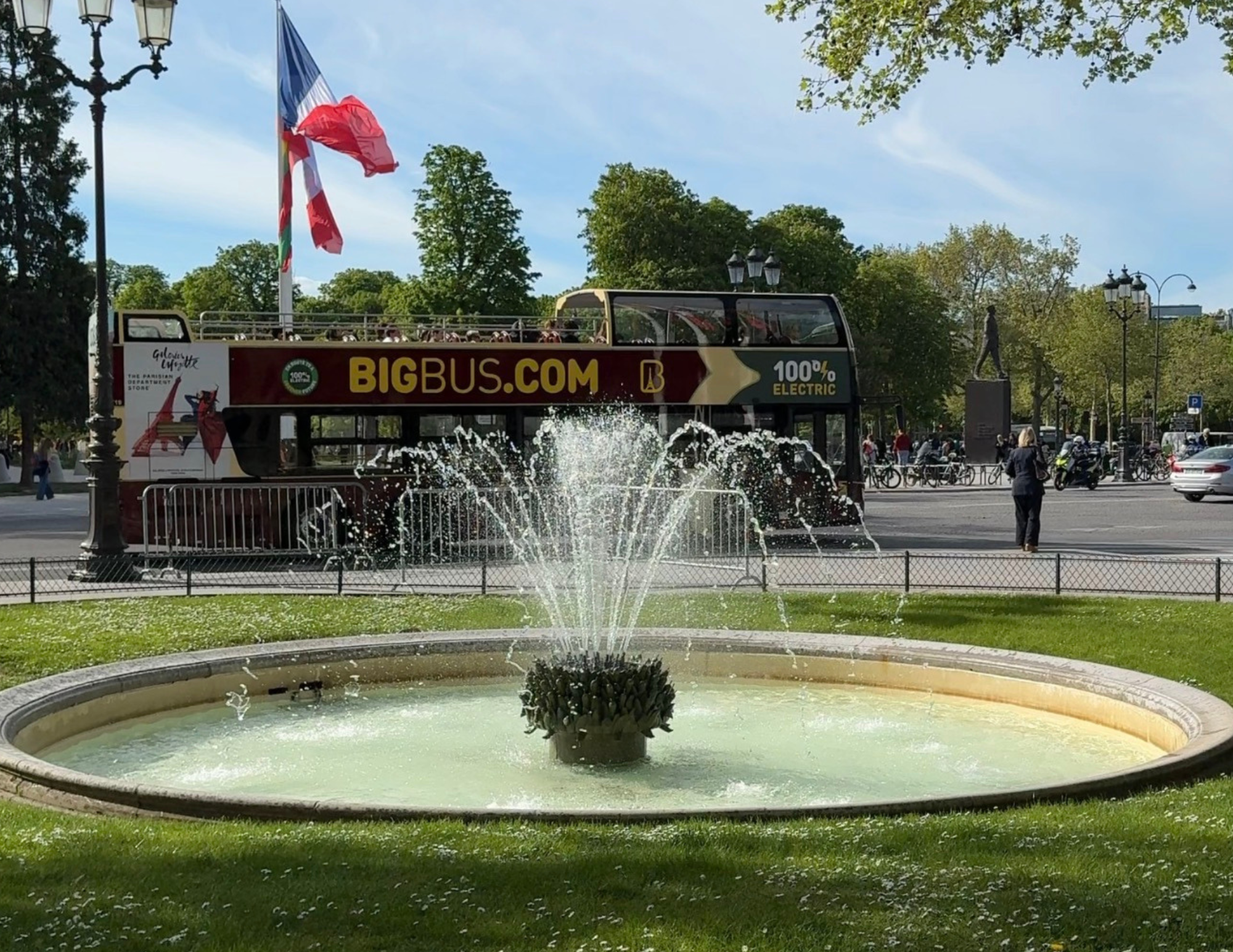 Paris Travel Guide (2).png